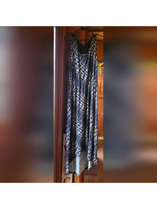 Daisy Fuentes Dresses & Skirts - Black and White Elegant Maxi Dress